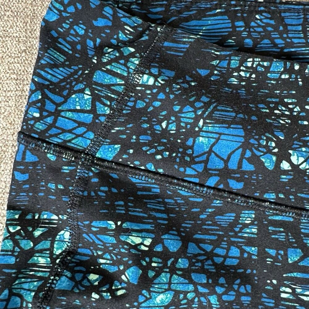 4/$20 Old Navy Active Womens Large Capri Leggings Go Dry Stained Glass Yoga Pant